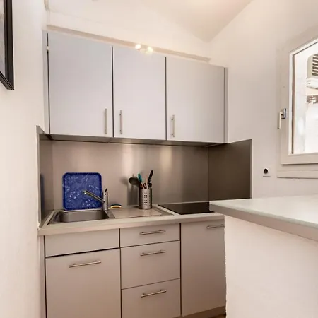 Nice Apt For 4 With Terrace And Pool * باندول