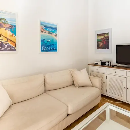 Nice Apt For 4 With Terrace And Pool * باندول