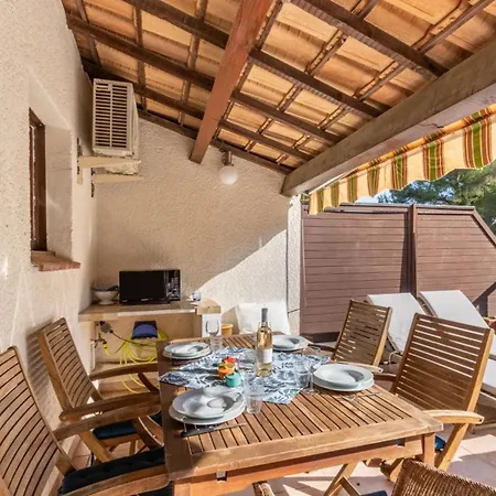 Nice Apt For 4 With Terrace And Pool شقة *