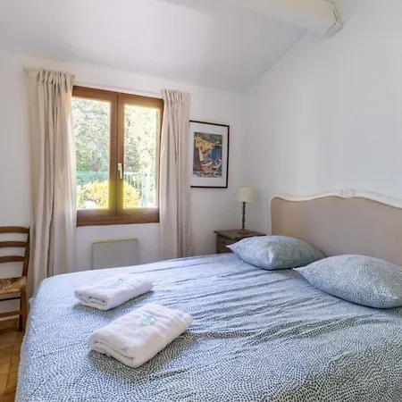 Apartment Nice Apt For 4 With Terrace And Pool Bandol